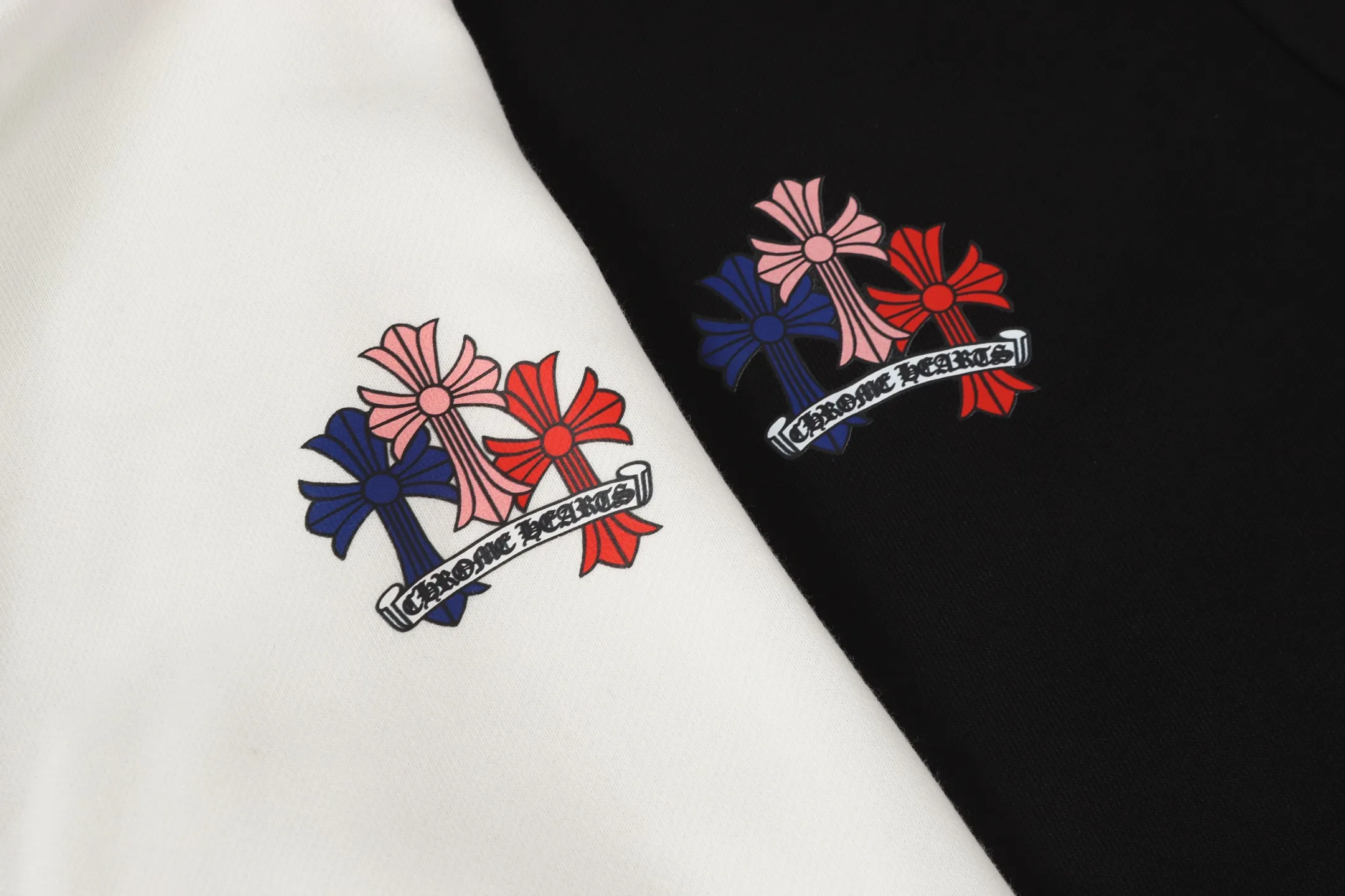 P250 cross-border model, please do not place an order if you are pursuing quality - Chrome Hearts/Chrome Hearts Colorful Cross ✝️ Printed zipper sweatshirt cardigan jacket - High weight, high density and high quality. The wool is soft, delicate and skin-friendly. It feels soft and silky. It has excellent warmth and skin-friendly properties - Custom-woven and dyed, no color difference. No matter the fabric or workmanship details, it beats the ordinary version on the market - Hardware zipper accessories are all customized, full of details - Color: black white -Size: S M L XL